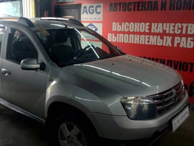 Установка лобового стекла Renault Duster -