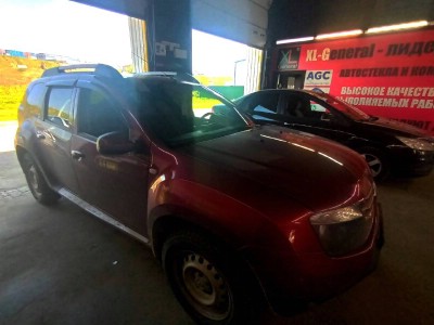 Установка автостекла на Renault Duster 2010-