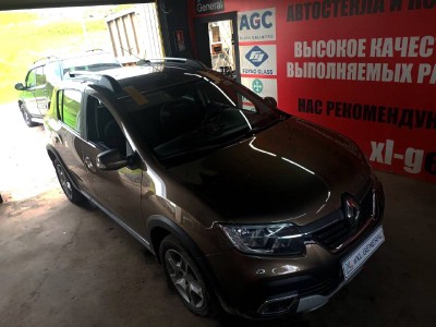 Установка автостекла на Renault Sandero Stepway II 2014-