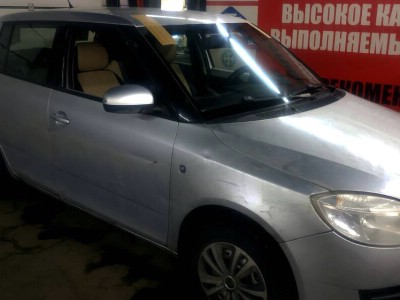 Установка лобового стекла Skoda Fabia 2007-2015