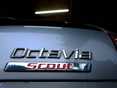 Установка лобового стекла Skoda Octavia A5 Scout -
