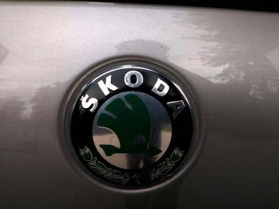 Установка лобового стекла Skoda Octavia A5 Scout -