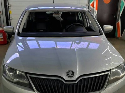 Установка лобового стекла Skoda Rapid I 2012-2020