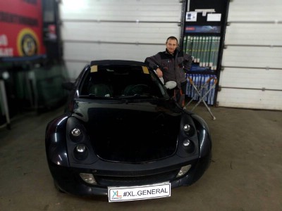 Установка лобового стекла Smart Roadster -