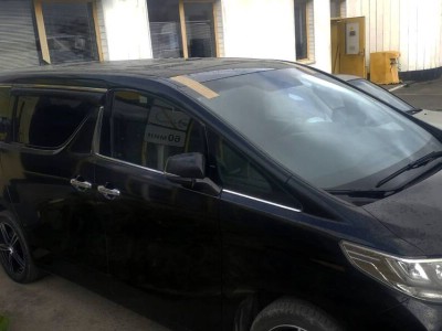 Установка лобового стекла Toyota Alphard -