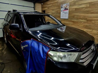 Установка лобового стекла Toyota Highlander 2007-2016