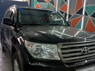 Установка лобового стекла Toyota Land Cruiser 200 2007-2012