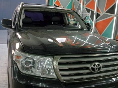 Установка лобового стекла Toyota Land Cruiser 200 2007-2012