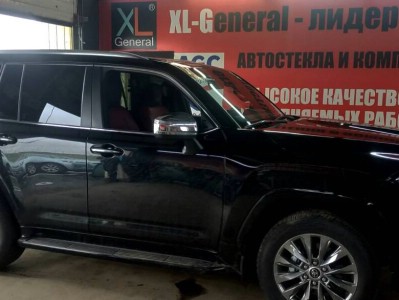 Установка лобового стекла Toyota Land Cruiser J300 2021-