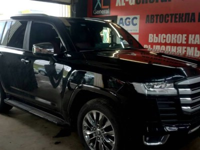 Установка лобового стекла Toyota Land Cruiser J300 2021-