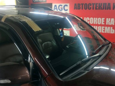 Установка лобового стекла Toyota Landcruiser (J200) -