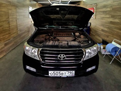 Установка лобового стекла Toyota Landcruiser J200 2008-