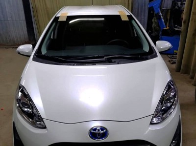 Установка автостекла Toyota Prius C 2012-2016