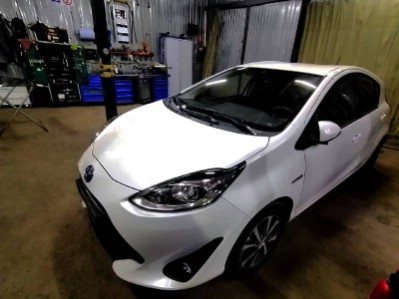 Установка лобового стекла Toyota Prius C 2012-2016