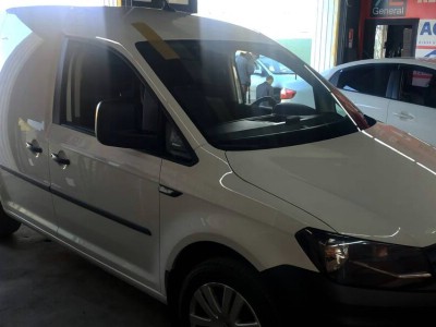 Установка лобового стекла Volkswagen Caddy -