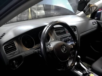 Установка лобового стекла Volkswagen Golf VII -