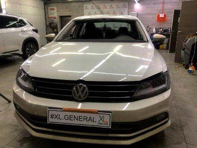 Установка лобового стекла Volkswagen Jetta 2010-2018