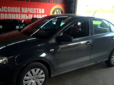 Установка лобового стекла Volkswagen Polo -