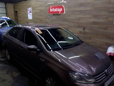 Установка лобового стекла Volkswagen Polo 2009-