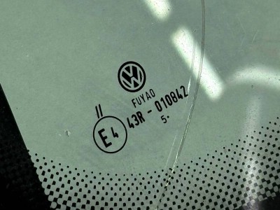 Установка лобового стекла Volkswagen Polo 2009-2020