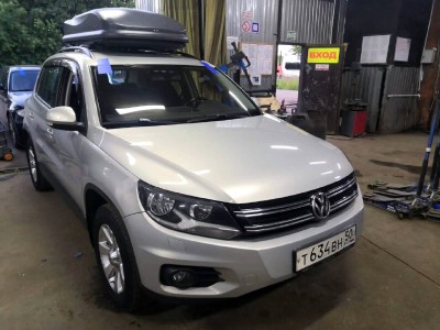 Установка лобового стекла Volkswagen Tiguan 2007-