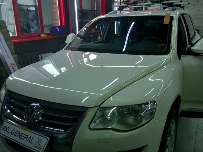 Установка лобового стекла Volkswagen Touareg 2007-