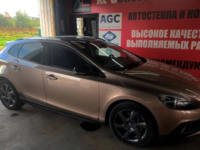 Установка лобового стекла Volvo V40 Cross Country 2010-2015