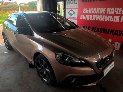 Установка лобового стекла Volvo V40 Cross Country 2010-2015