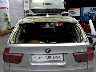 Установка заднего стекла BMW X5 e70 2008-2013