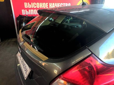 Установка заднего стекла Ford Focus III 2010-2015