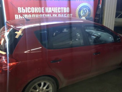 Установка заднего стекла Kia Ceed 2006-2012