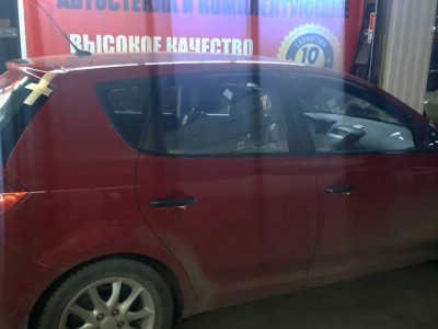 Установка заднего стекла Kia Ceed 2006-2012