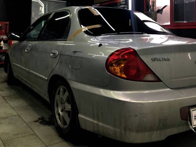 Установка заднего стекла Kia Spectra 2005-2011