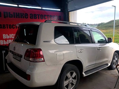 Установка заднего стекла Toyota Land Cruiser J200 2007-