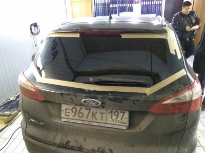 Замена заднего стекла Ford FOCUS III 2011-